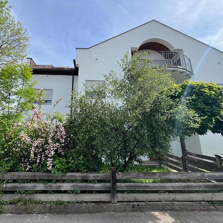 Palmen Apartment Direkt In Bad Aibling Kültér fotó