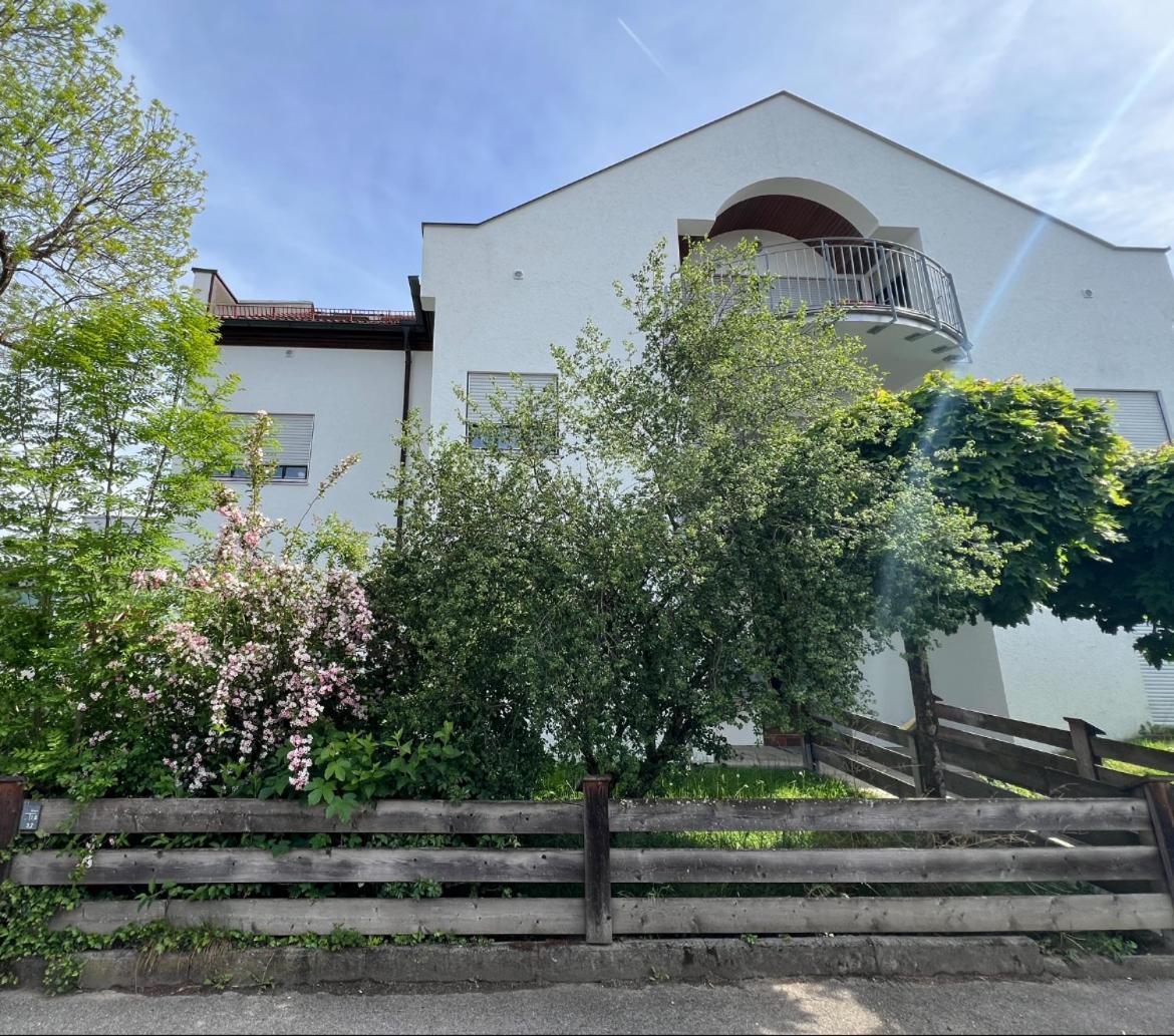 Palmen Apartment Direkt In Bad Aibling Kültér fotó