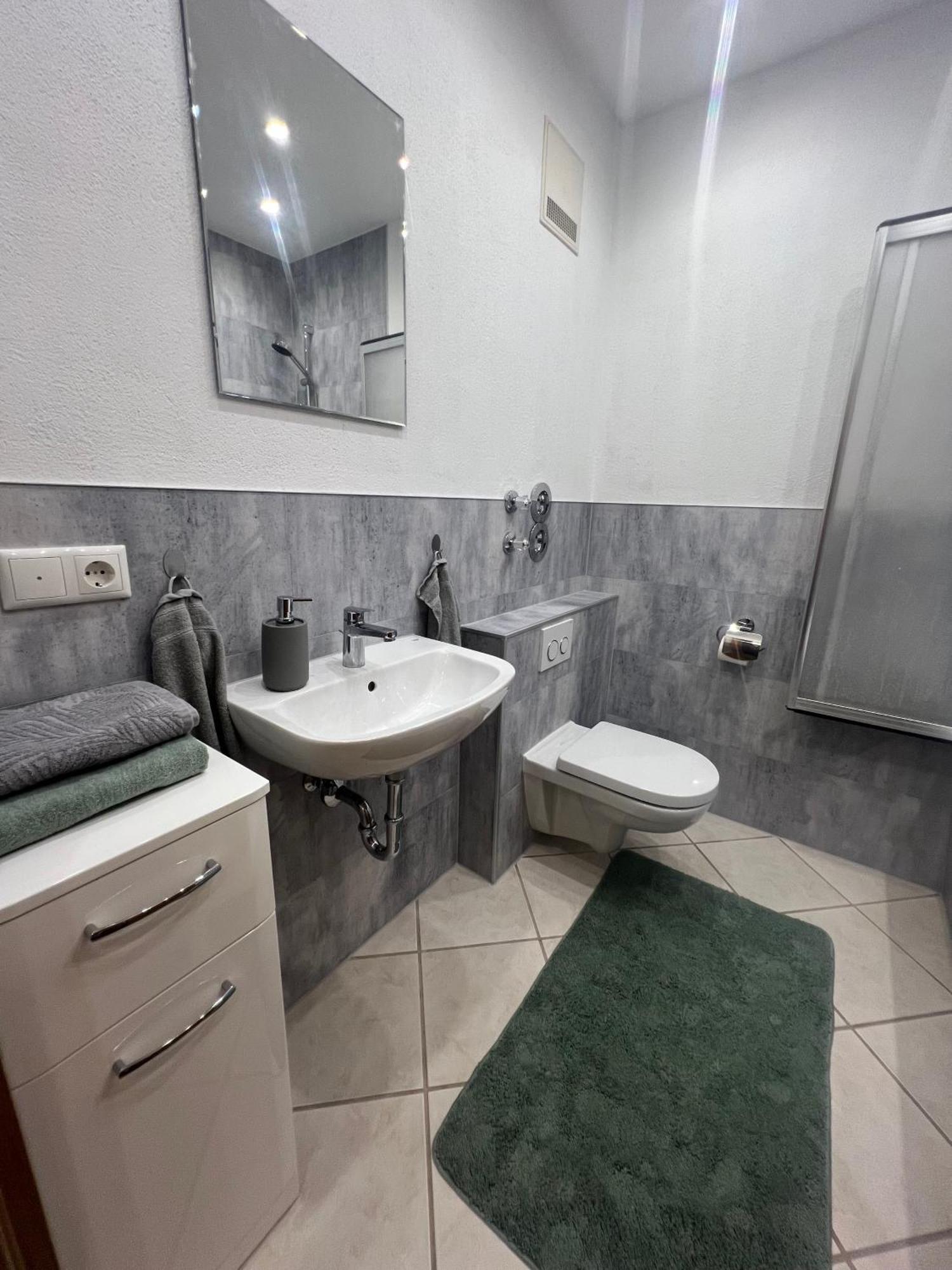 Palmen Apartment Direkt In Bad Aibling Kültér fotó